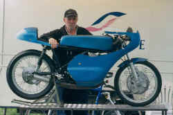 R.Birkenhead,250Suzuki.jpg (28801 Byte)