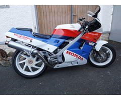 Honda VFR 400 R RC 24