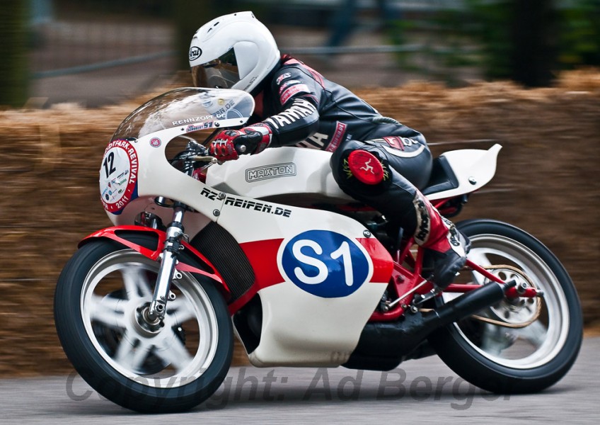10. Hamburger Stadtpark- Revival 2011
Iris Schubert - Maxton Yamaha TZ350
