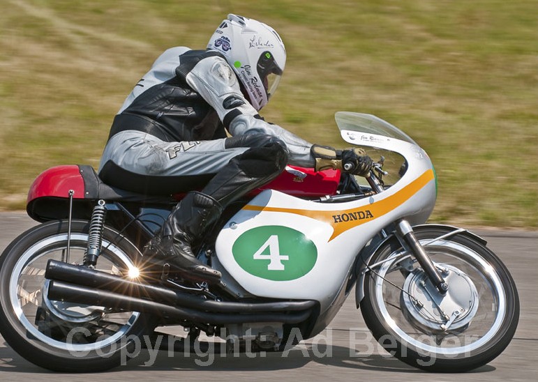 Odenwaldring Klassik - Walldürn 2011
Jürgen Wolz, Honda RC 163 Replica
