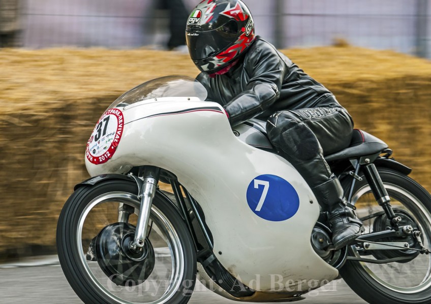 Hamburger Stadtpark-Revival 2012
Klaus Schüssler, Hamburg - Norton Manx CB77 R 1962
