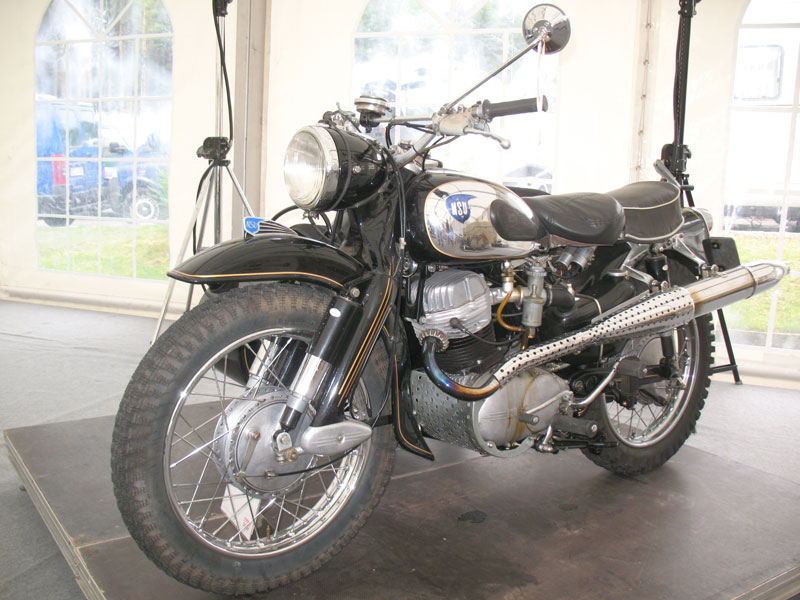 NSU Geländemax, 325ccm, 28 PS bei 6500/min, Baujahr 1953
Mit dieser Kleinserien-Geländemaschine wurden in Solo- und Gespann-Ausführung zwischen 1955 und 1967 in der Deutschen Geländemeisterschaft 27 Titel errungen.
