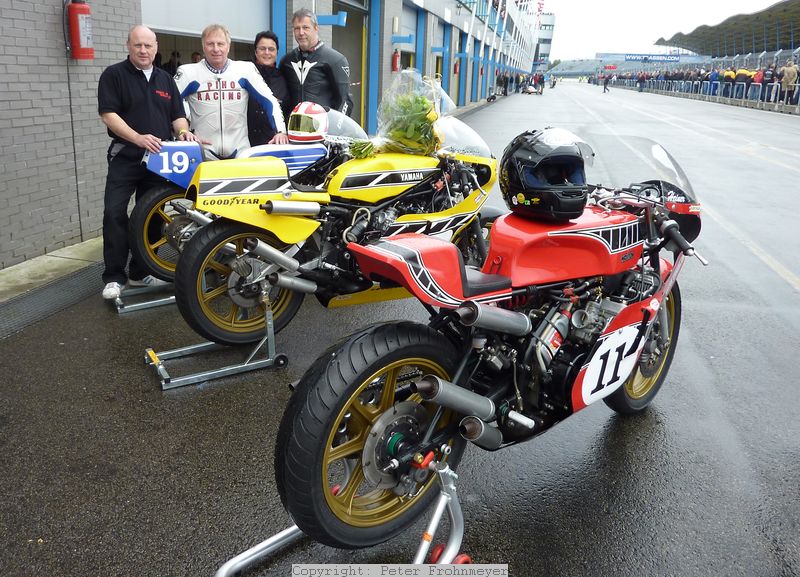 Klaus Kemmer, Walter Hoffmann (schnellster Fahrer in der 750er Klasse), Marion Kunz + Heiner Mohrhardt
