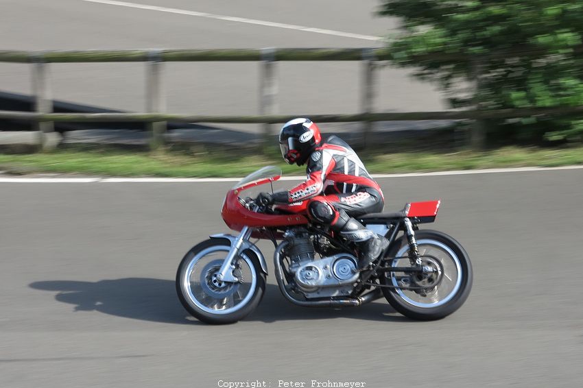 „4. Internationale Motorsport Klassik" - St. Wendel 2014
Bruno Waltersbacher - Seeley Norton 850 (für mich einer der schnellsten Fahrer in St. Wendel!)
