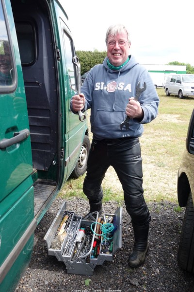 Stichting Historische Motorrace Tubbergen 2016
Karl Hübben mit seinem Suzuki Spezialwerkzeug..
