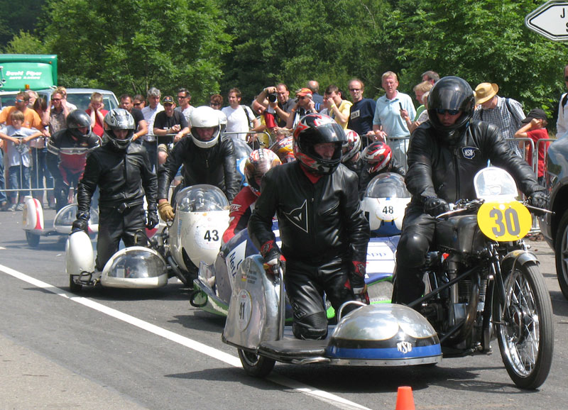 Peter Held und Beifahrer Klaus Schüssler mit dem NSU Bullus 500 Gespann
Foto: Sieglinde Zerwer
