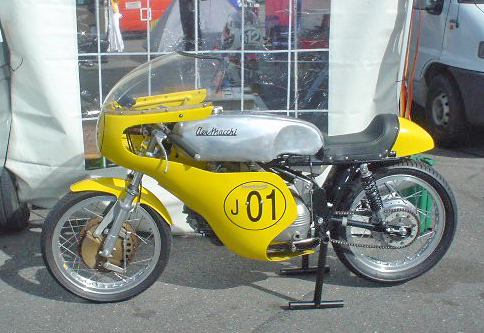 Classic Weekend Hockenheim
aermacchi von ralf lebherz, mal ne andere farbe!
