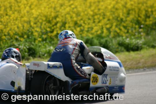 Behringer/Paßberger beim IGM Rennen in Schleiz
Behringer/Paßberger beim IGM Rennen in Schleiz
26.-28.5.2006
http://www.gespannmeisterschaft.de/
