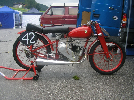 Fahrerlager
Puch 125 Werksrennmaschine Foto's Alex L.
Schlüsselwörter: Salzburgring