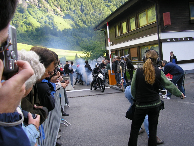 Manfred Schweiger, Scott
...Ja Ja, die Sch... 2 Takter...
Schlüsselwörter: großglockner