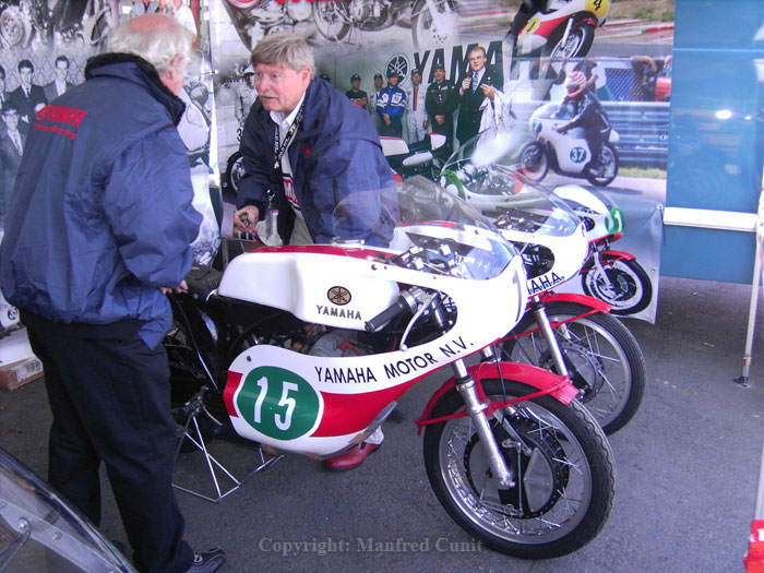 TT Lap of Honour
Yamaha Classic Racing Team
