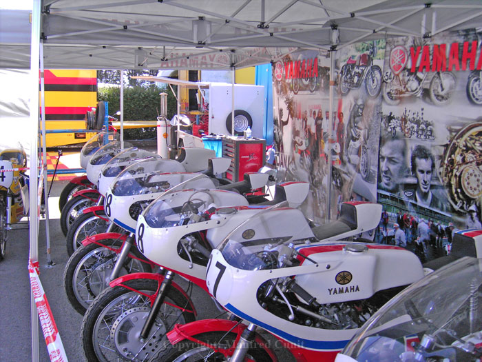 TT Lap of Honour
Yamaha Classic Racing Team
