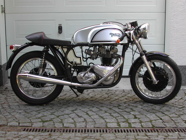 Schlüsselwörter: Triton, pre-unit, Norton, Cafe Racer, Triumph