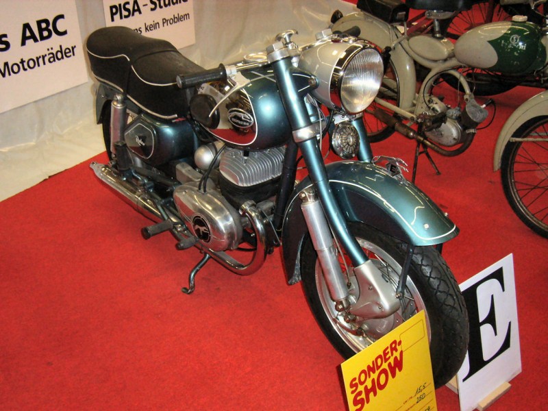 Radex Express 250
war zu sehen während Motorräder 2006 in Dortmund 
