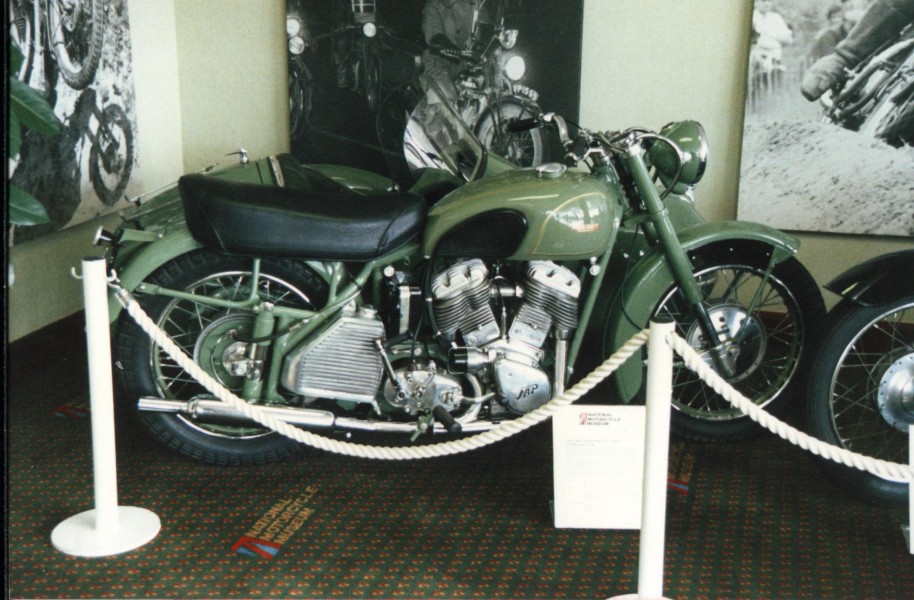 JAP 1000 v-twin - prototype 
Dieses versuchsmodel von JAP war gedacht für den seitenwagenfahrer, aber ging leider nicht in produktion. Gesehen im BRMM (UK)
This prototype from JAP was made for the side-car riders, but it never went into production. seen at the BRMM (UK)
