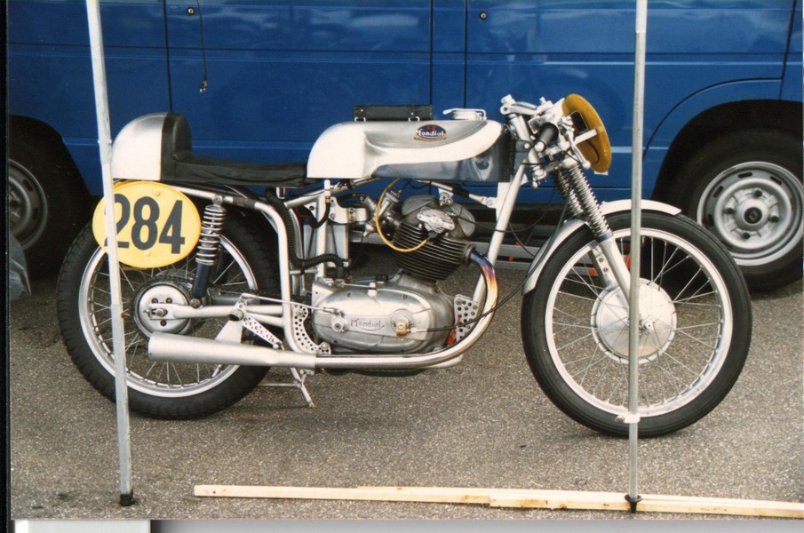 Mondial supersport 175 - 1955
Noch ein prachtexemplar aus bella Italia, beim Zolder HGP 1987.
