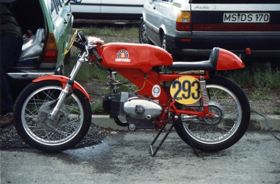 1960   Motobi  250
Dieses renn "ei" war mit beim HGP 1987 in Zolder (B)
