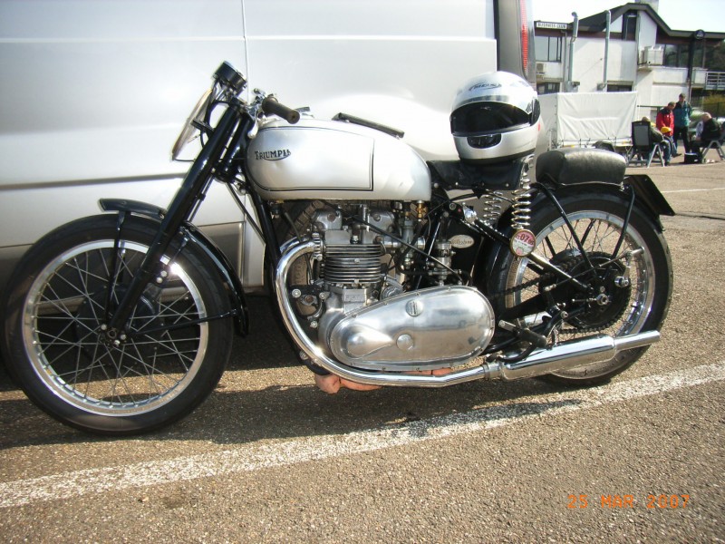 Triumph GP 500
Nachkriegs Triumph twin renner
Post war Triumph twin racer
