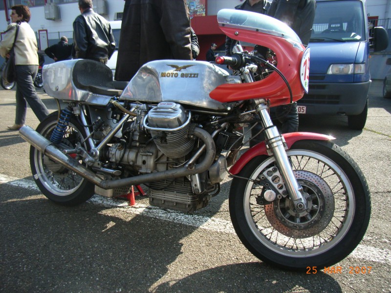 Moto Guzzi 750
Eigenbau Guzzi renner
Bitsa Guzzi racer
