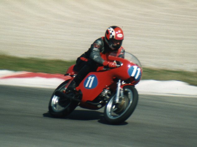 Enzo Valnegri auf seiner Aermacchi 359ccm in Monza
