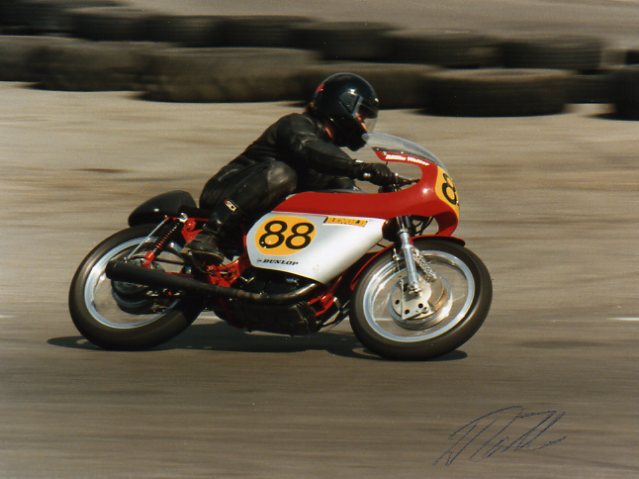 Walter Röllin auf seiner Ducati 350ccm 1968 in Lignieres
