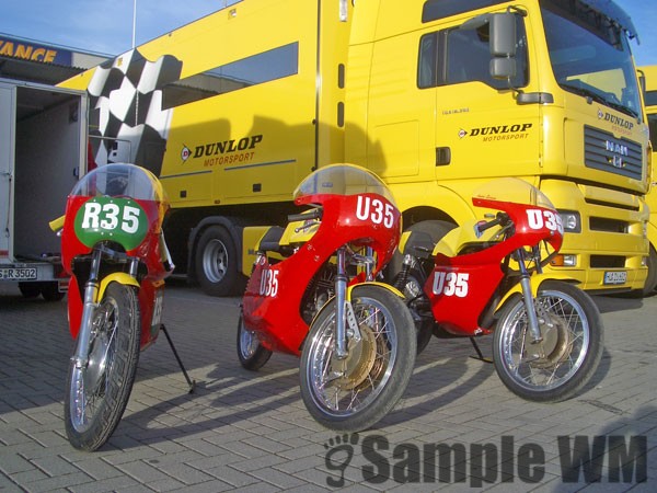 Einstellfahrten Oschersleben 2007- Maico Racing Team Leipzig
Hat sich Dunlop etwa die Farben bei Maico abgeschaut ?
Maico RS125 (R35), Maico MD 250 (U35)
