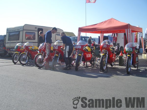 Einstellfahrten Oschersleben - Maico Racing Team Leipzig
... irgendwo muß hier scheinbar ein Maiconest sein.
Endlich beginnt die Saison 2007 und wir können es wieder fliegen lassen...
