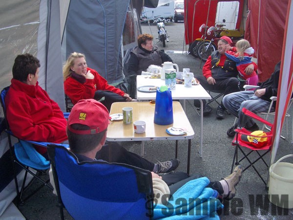 Bremerhaven Fischereihafenrennen 2007
Lockere gemütliche Runde, nein nicht während des Skiurlaubes, es war einfach saukalt, nass und ungemütlich.
