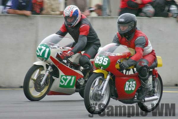 Norisring 2006
Foto: Edith Gafner-Bossert
Robert Schmidt auf Yamaha TZ 350 versus Maico 125 RS André Siemon
