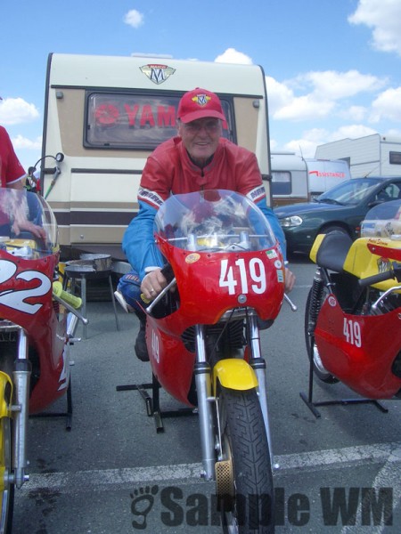 80 Jahre Sachsenring
Wolle beim kurzen Probesitzen bevor es los geht.
