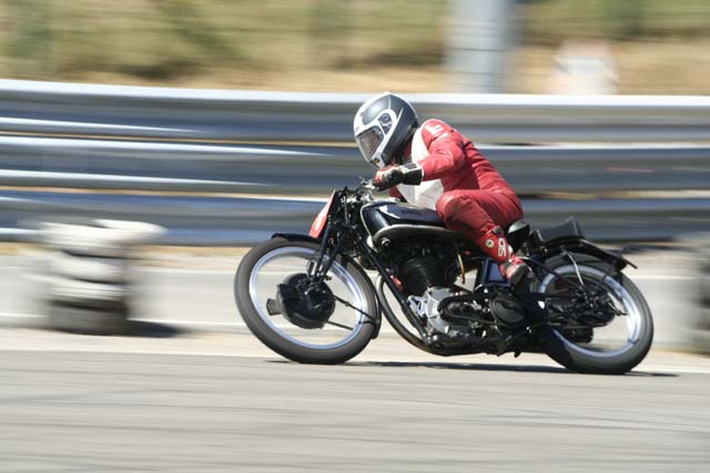 Motos Classiques Chimay 2006
NORTON 1937 500cc ALAIN THIRIFAYS
