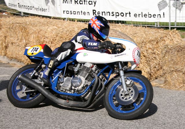 Seeley Honda CB 750
Stefan von der Wehl auf der Seeley Honda 836 beim Hamburger Stadtpark Revival 2008
