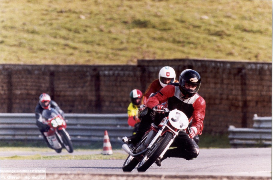 Me racing with my first Moto Morini 175cc
Schlüsselwörter: moto morini