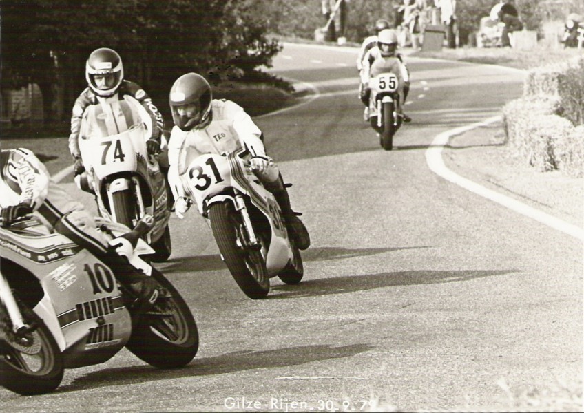 74 Hein Heyen
NMB Motorwegrace 500cc 1979
Gilze Rijen 
31 Theo v Heugten
10 Harrie Heutmekers
74 ?
55 ?
Schlüsselwörter:  