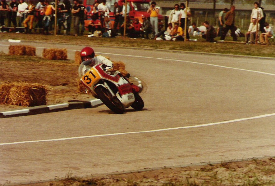 36
van Heugten
nmb Motorwegrace 1979
200 mijsrace Helmond  6de Pl
31 Theo
