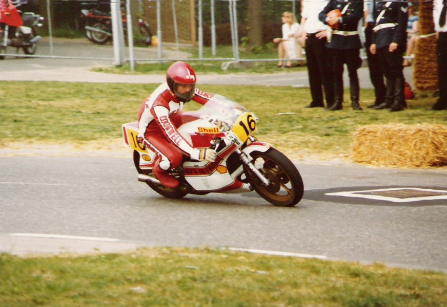 33
van Heugten 
NMB Motorwegrace 1980
Helmond
16 Theo
