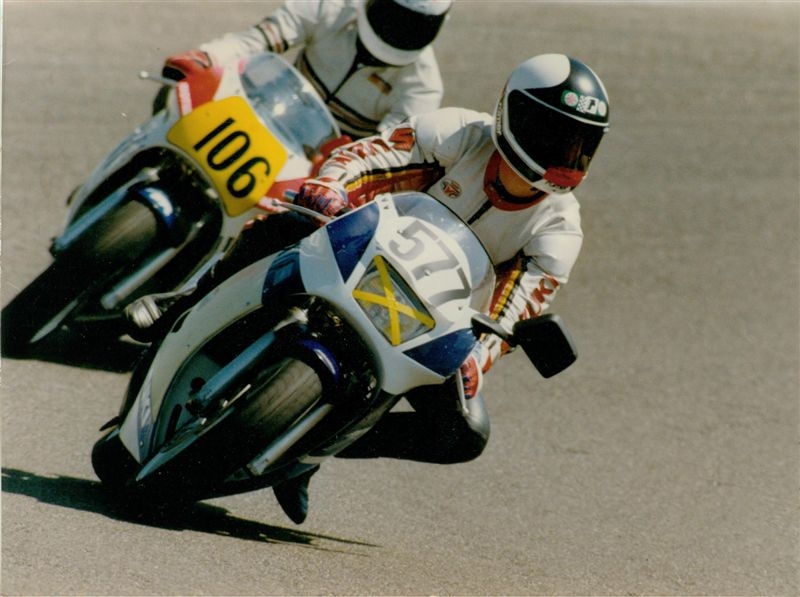 Zuvi Hockenheim Solitude 1990
# 577 Jens Winter Suzuki RGV 250
Mit der Nr. 106 dahinter Guido Fiedler aus Euskirchen auf RGV 250
