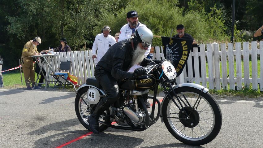 Sepp Neumeier, Rudge Ulster am Start
