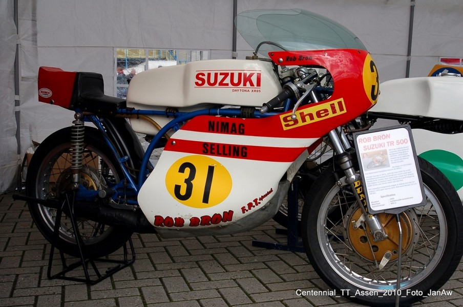 Centennial Classic TT 2010 Assen
Rob Bron + Suzuki TR 500 1969
