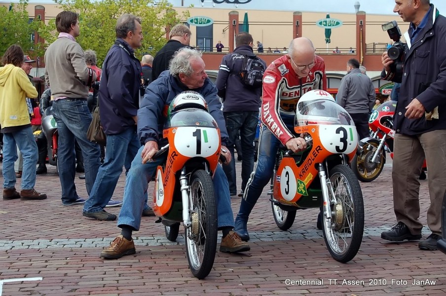 Centennial Classic TT 2010 Assen
Jan de Vries_Henk v Kessel
