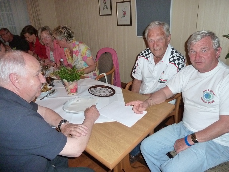 Hans Georg Anscheid mit Jim Redman und rechts sein langjähriger Manager
