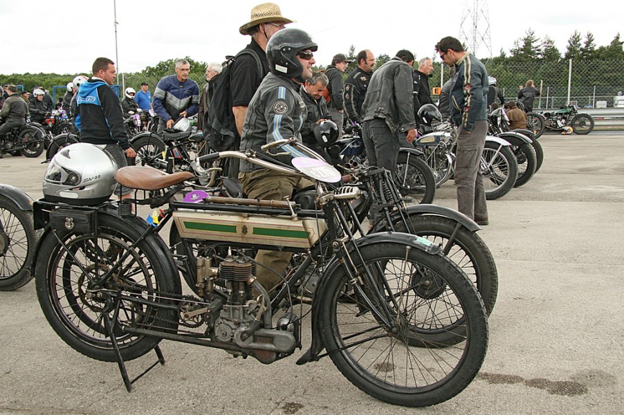 Jaques Nille
TRIUMPH 500 3 1/2 HP   1913
