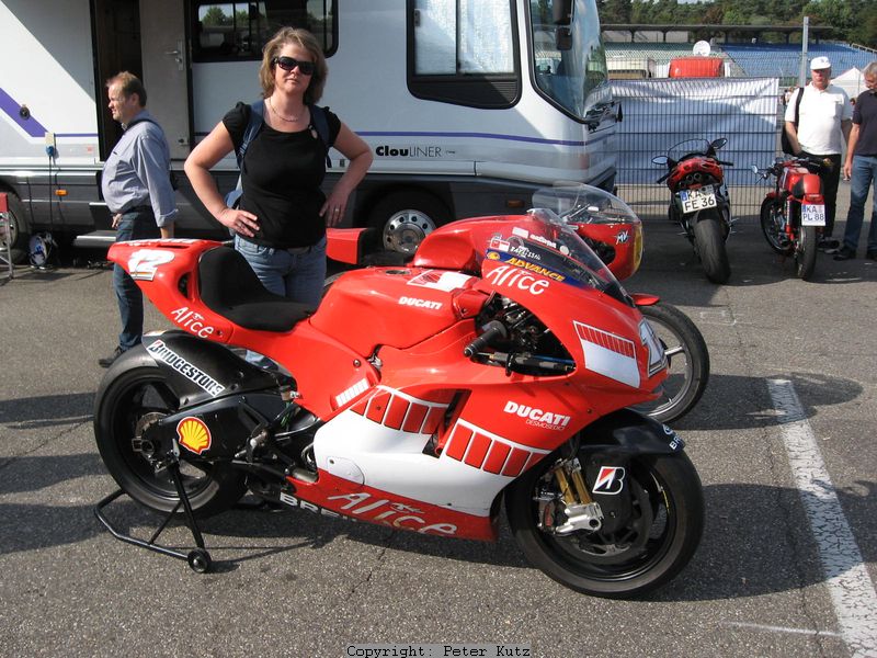  Ducati Desmosedici GPO04 990 ccm
