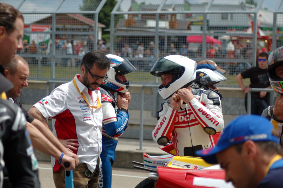 Sachsenring Classic 2016
Gardner (Organisator) mit Waldi im Gespräch 
