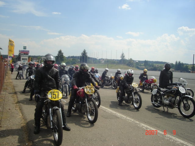 AWO RS 250/1 und AWO 425 RS
Vorstart Training Schleiz 2007
