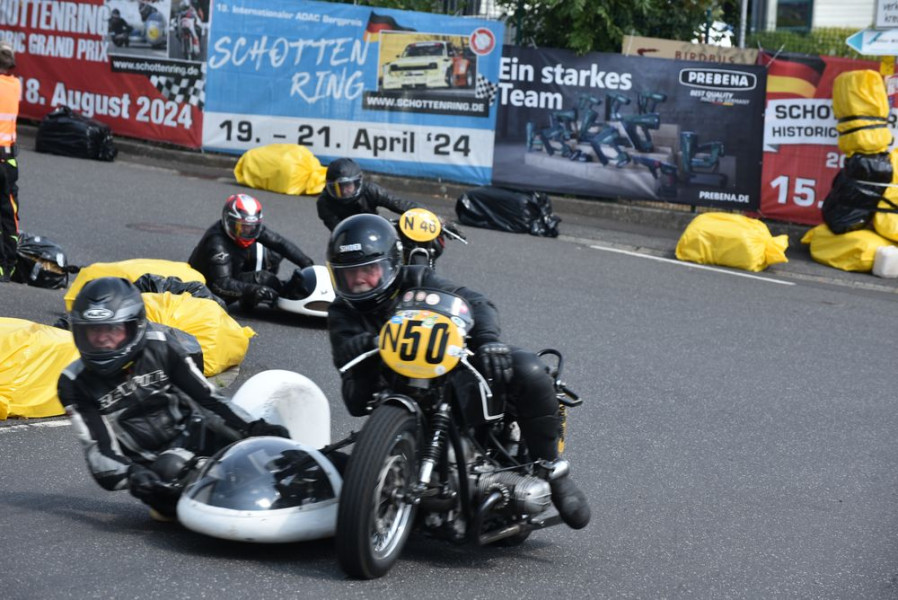 N50
Hans Bröskamp, Beelen
Holger Schäfe, Osdorf
BMW R69S, 1962, 600 ccm

